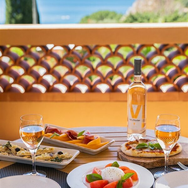 Hôtel Les Terrasses du Bailli Hôtel Les Terrasses du Bailli