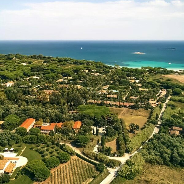 Vue aérienne mer et Village Vacances